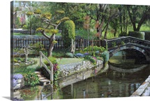 Bridge and Garden, Bakewell, Derbyshire, 2009 (oil on canvas)