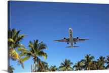 Airplane landing in Miami
