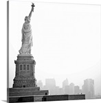 Black and white image of statue of Liberty