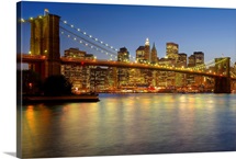 Brooklyn Bridge and New York City buildings at night