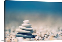 Front capture of five balanced pebbles on the pebble.