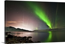 Kleifarvatn lake and great aurora borealis