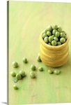 Shelled peas in pot.