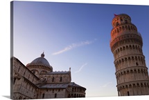 Sunlight on the top of the Leaning tower of Pisa at dusk, with the Duomo