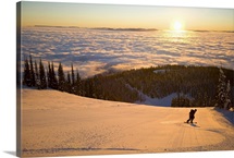 USA, Montana, Whitefish, Young man snowboarding