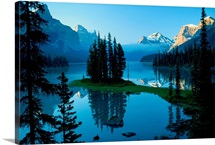 Scenic view of a lake in Jasper National Park in Canada