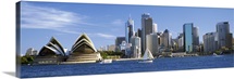 Australia, New South Wales, Sydney, Sydney harbor, View of Sydney Opera House and city
