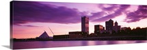 Wisconsin, Milwaukee, Milwaukee Art Museum at dusk