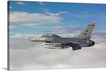 An F-16 Fighting Falcon flies with an AGM-65 Maverick missile