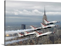 Six F16 Fighting Falcons with the US Air Force Thunderbirds fly in delta formation
