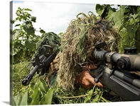 Soldiers dressed in ghillie suits