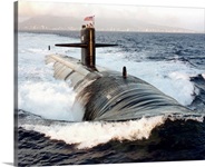 Starboard bow view of Attack Submarine USS Los Angeles