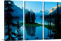 Scenic view of a lake in Jasper National Park in Canada