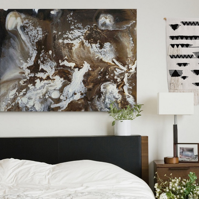 Hygge Bedroom Décor with Abstract Art