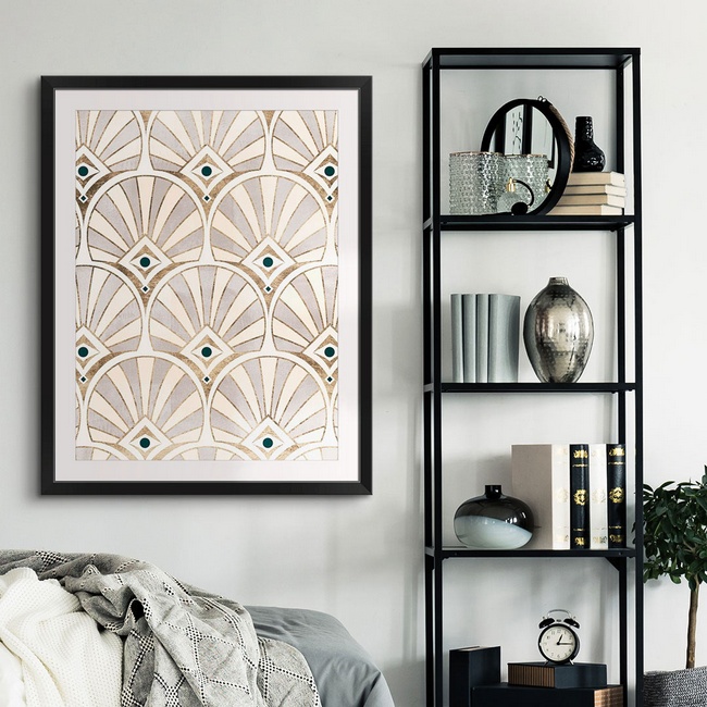 Vintage-Inspired Print for Glam Bedroom Décor