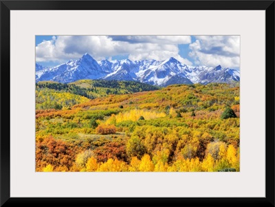 USA, Colorado, San Juan Mountains, Mountain and valley landscape in autumn