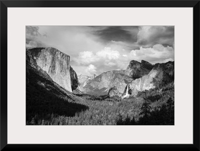 Yosemite Valley from Tunnel View, California