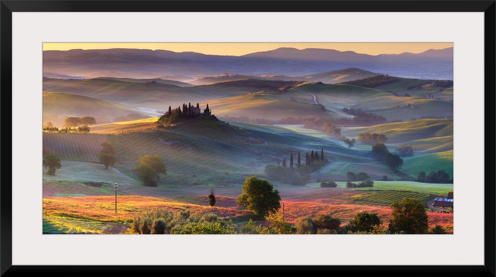 Italy, Tuscany, Orcia Valley, San Quirico d'Orcia, Casolare belvedere