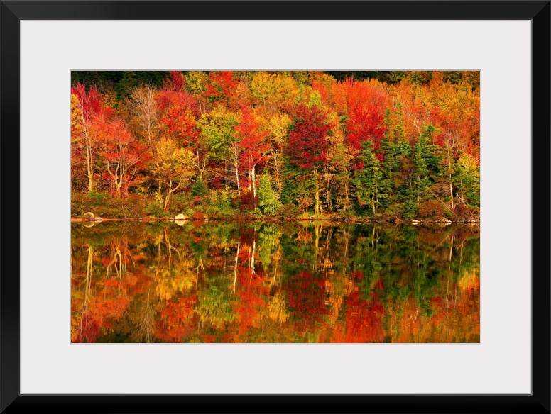 New Hampshire, New England, White Mountains, Echo Lake in autumn