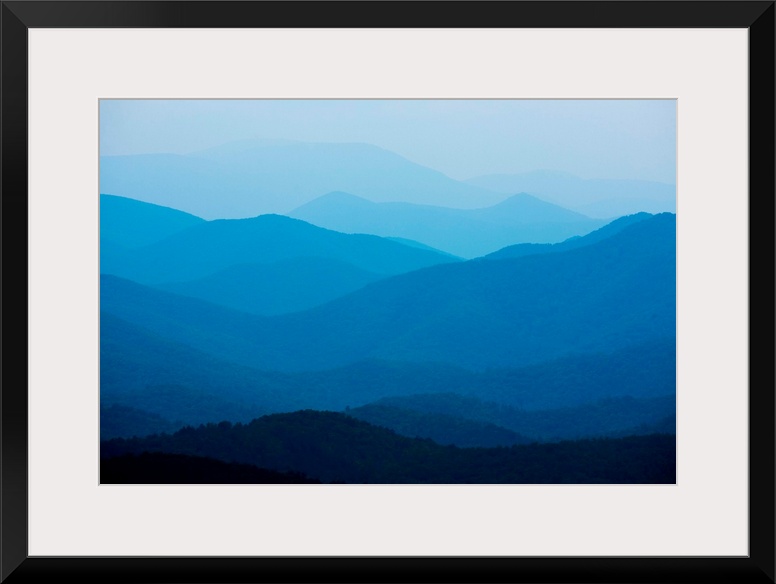 USA, Virginia, Blue Ridge Parkway, Appalachian Mountains fading into distance on spring afternoon