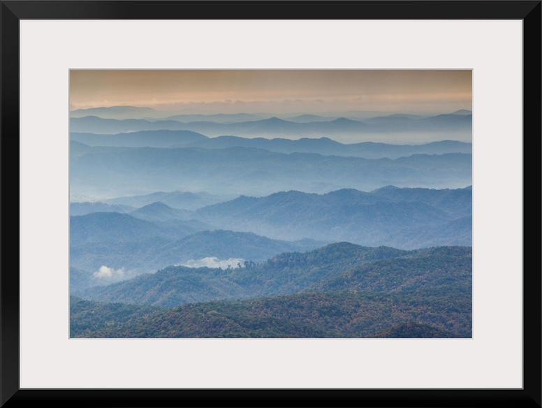 USA, North Carolina, Grandfather Mountain State Park, view of the Blue Ridge Mountains, morning