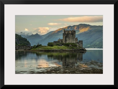 Scotland, Dornie, Eilean Donan Castle, west