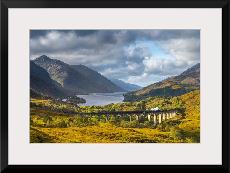 UK, Scotland, Highland, Loch Shiel, Glenfinnan, Glenfinnan Railway Viaduct, part of the West Highland Line, The Jacobite S...