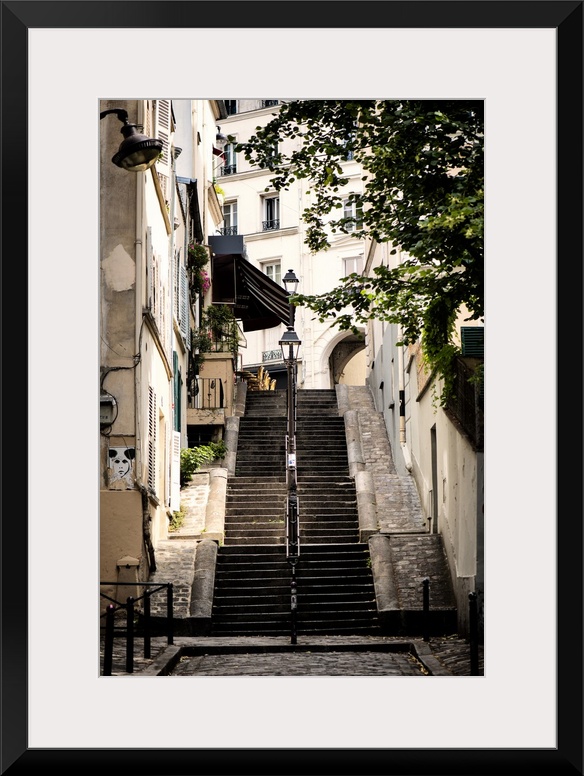 A photograph of a Parisian architecture in Montmarte.