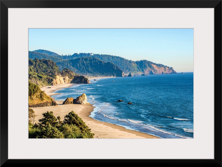 Landscape photograph of the Pacific North West coast at Cannon Beach.