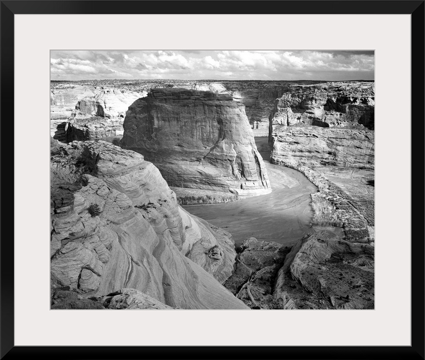 Canyon de Chelly, panorama of valley from mountain.