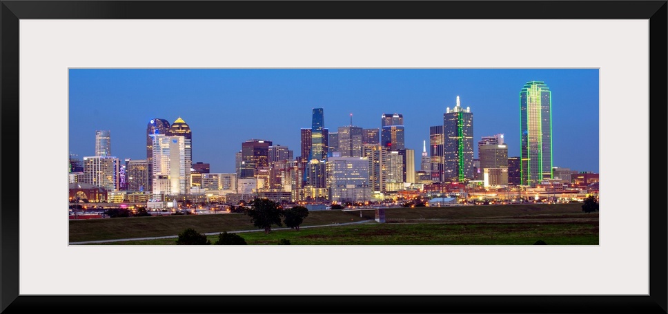 The city skyline of Dallas at night.