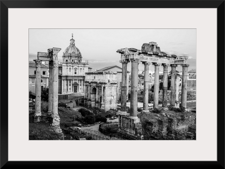 Black and White photograph of the ruins at the Roman Forum.