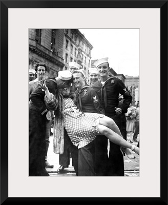 American sailors kissing and posing with a woman, celebrating the end of World War II
