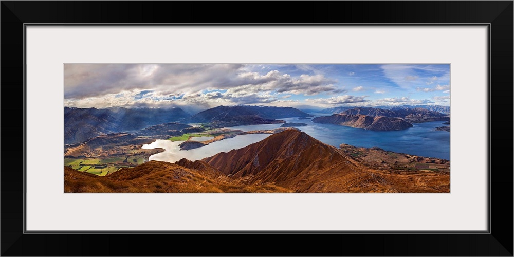 Panorama from Roy's Peak of Lake Wanaka and Mount Aspiring, New Zealand.