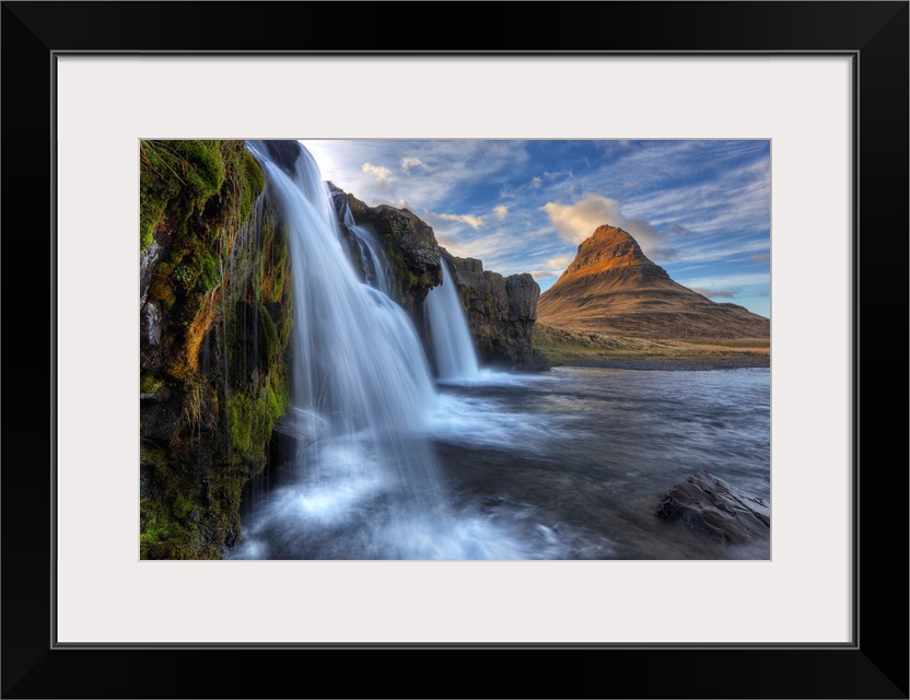 Mountain kirkjufell and waterfall kirkjufellsfoss on the snaefellsnes peninsula, Iceland