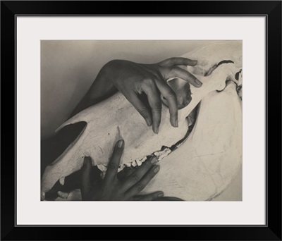 Georgia O'Keeffe-Hands and Horse Skull, 1931