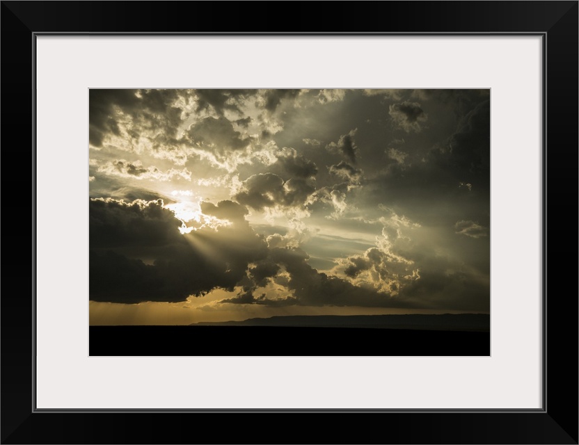 Africa, Kenya, Maasai Mara National Reserve, Mara Triangle, Mara River Basin, storm cloud at sunset .