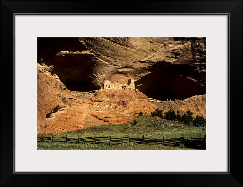 USA, Arizona, Canyon de Chelly National Monument, Mummy Cave Ruin in Canyon del Muerto