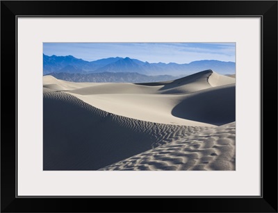 California, Death Valley National Park, Mesquite Flat Sand Dunes, dawn