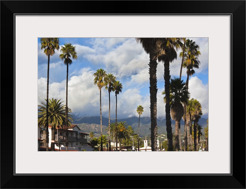 USA, California, Southern California, Santa Barbara, harborfront and beach