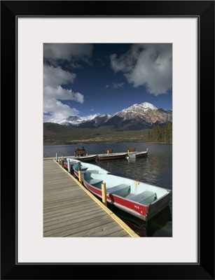 Canada, Alberta, Jasper National Park, Pyramid Lake and Pyramid Mountain