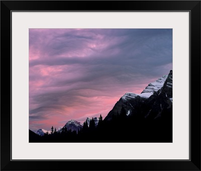 Canada, Alberta, Rocky Mountains, light from setting sun