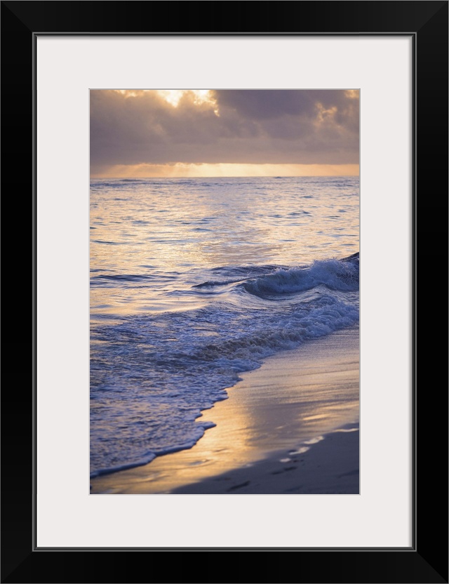 Dominican Republic, Caribbean, Punta Cana, Bavaro, Bavaro Beach, Atlantic Ocean at sunrise