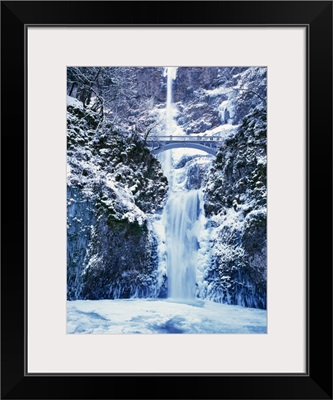 Multnomah Falls with snow and ice, winter in Columbia River Gorge