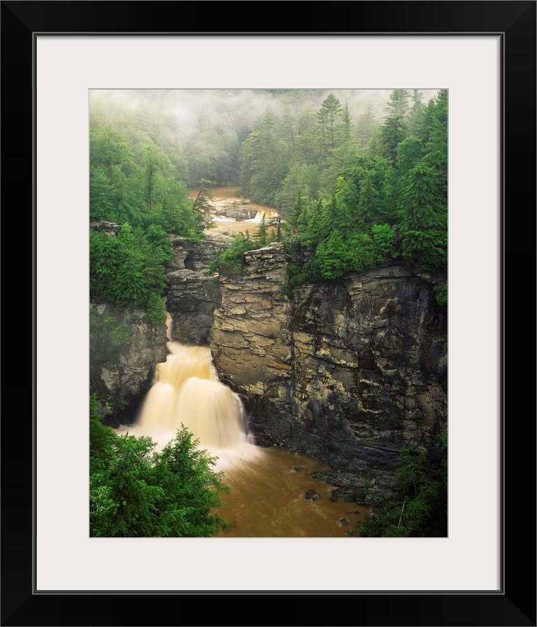 USA, North Carolina, Pisgah National Forest, View of Linville Falls, Linville Gorge