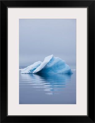 Norway, Svalbard, Nordaustlandet, Melting iceberg