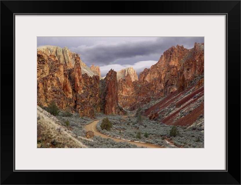 USA, Oregon. View of Leslie Gulch.