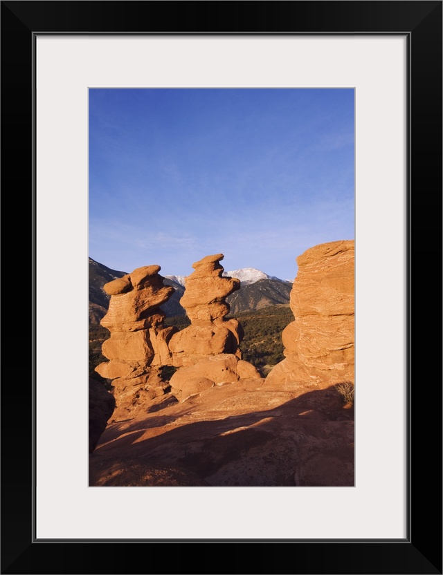 Siamese Twins Rock formation and Pikes Peak, Garden of The Gods National Landmark, Colorado Springs, Colorado, USA, Februa...