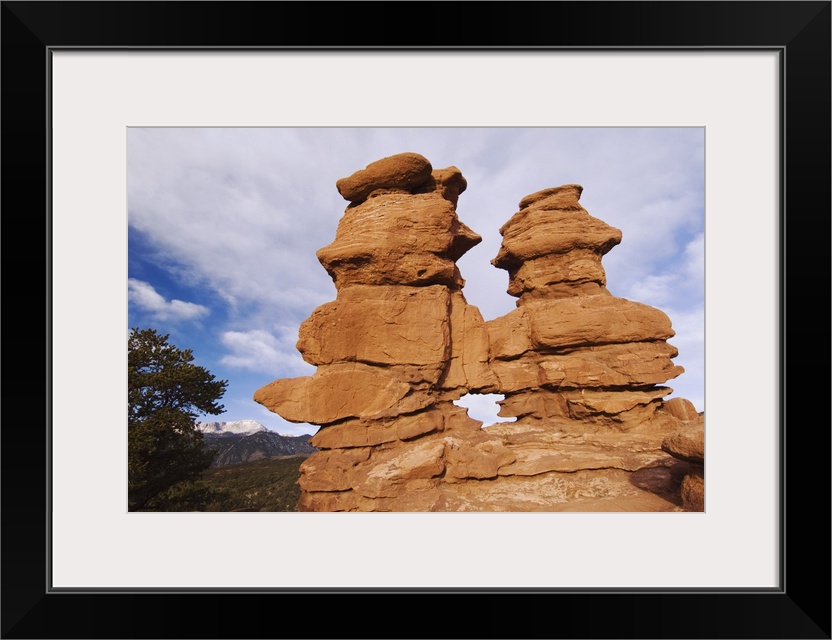 Siamese Twins Rock formation and Pikes Peak, Garden of The Gods National Landmark, Colorado Springs, Colorado, USA, Februa...