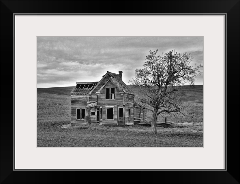 USA, Oregon, Dufur. Historic abandoned nelson house.